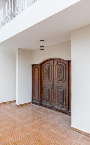Casa à venda com 350m², 3 quartos e 3 vagas Casa à venda com 350m², 3 quartos e 3 vagasVaranda da Sala