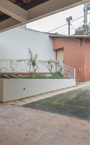 Casa à venda com 350m², 3 quartos e 3 vagas Casa à venda com 350m², 3 quartos e 3 vagasGaragem