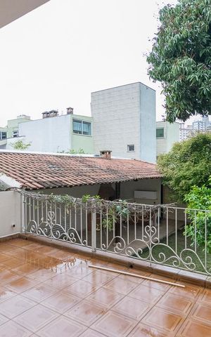 Casa à venda com 350m², 3 quartos e 3 vagas Casa à venda com 350m², 3 quartos e 3 vagasVaranda da Sala