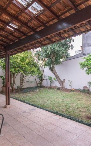Casa à venda com 350m², 3 quartos e 3 vagas Casa à venda com 350m², 3 quartos e 3 vagasQuintal