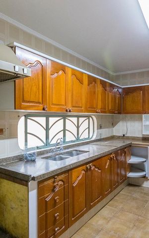 Casa à venda com 350m², 3 quartos e 3 vagas Casa à venda com 350m², 3 quartos e 3 vagasCozinha