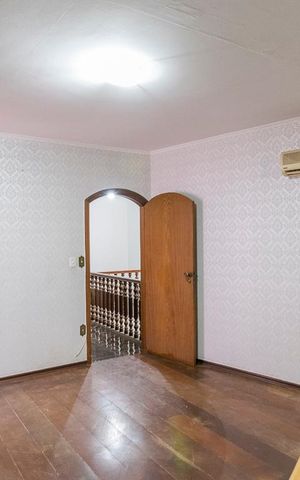 Casa à venda com 350m², 3 quartos e 3 vagas Casa à venda com 350m², 3 quartos e 3 vagasQuarto 1 Suite