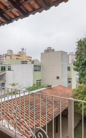 Casa à venda com 350m², 3 quartos e 3 vagas Casa à venda com 350m², 3 quartos e 3 vagasVaranda dos Quartos