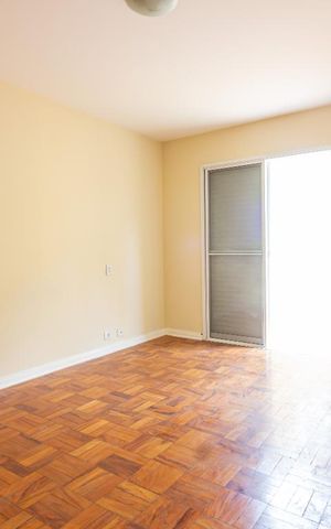 Casa à venda com 300m², 4 quartos e 4 vagas Casa à venda com 300m², 4 quartos e 4 vagasSuite