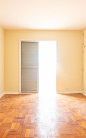 Casa à venda com 300m², 4 quartos e 4 vagas Casa à venda com 300m², 4 quartos e 4 vagasSuite