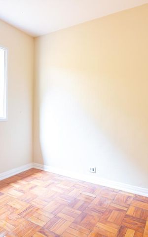 Casa à venda com 300m², 4 quartos e 4 vagas Casa à venda com 300m², 4 quartos e 4 vagasQuarto 1