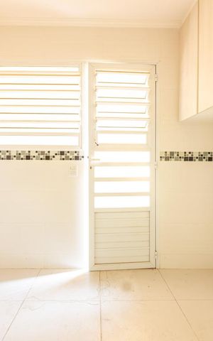 Casa à venda com 300m², 4 quartos e 4 vagas Casa à venda com 300m², 4 quartos e 4 vagasCozinha