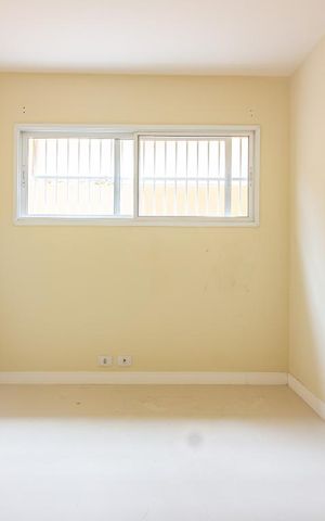 Casa à venda com 300m², 4 quartos e 4 vagas Casa à venda com 300m², 4 quartos e 4 vagasSala de TV