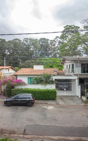 Casa à venda com 300m², 4 quartos e 4 vagas Casa à venda com 300m², 4 quartos e 4 vagasVista