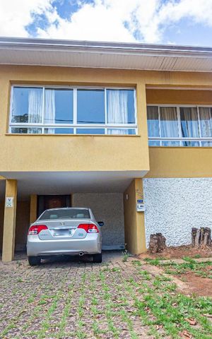 Casa à venda com 300m², 4 quartos e 4 vagas Casa à venda com 300m², 4 quartos e 4 vagasFachada