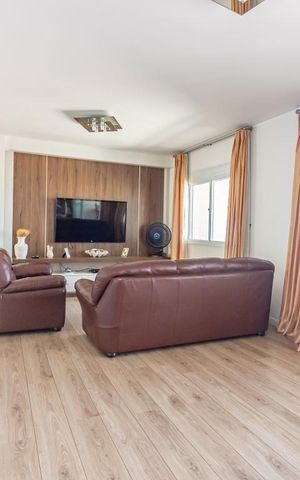 Apartamento à venda com 135m², 3 quartos e 2 vagas Apartamento à venda com 135m², 3 quartos e 2 vagasSala