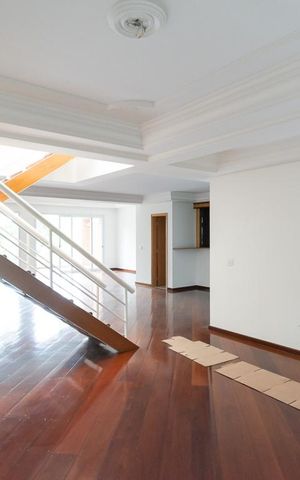 Casa de condomínio à venda com 433m², 4 quartos e 5 vagas Casa de condomínio à venda com 433m², 4 quartos e 5 vagasSala