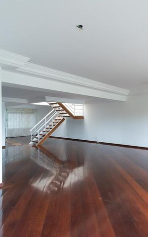 Casa de condomínio à venda com 433m², 4 quartos e 5 vagas Casa de condomínio à venda com 433m², 4 quartos e 5 vagasSala
