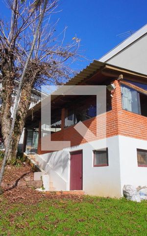 Casa à venda com 220m², 4 quartos e 3 vagasQuintal fundos - Vista