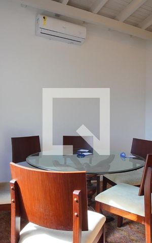 Casa à venda com 220m², 4 quartos e 3 vagasSuíte