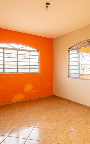 Casa à venda com 960m², 6 quartos e 8 vagas Casa à venda com 960m², 6 quartos e 8 vagasQuarto 4