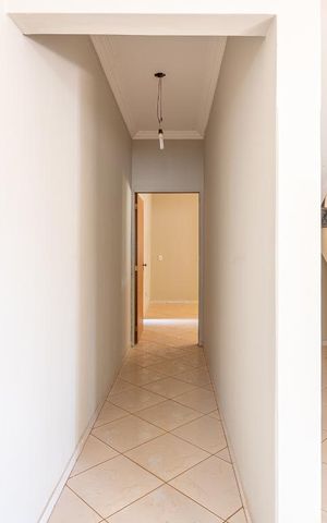 Casa à venda com 960m², 6 quartos e 8 vagas Casa à venda com 960m², 6 quartos e 8 vagasCorredor