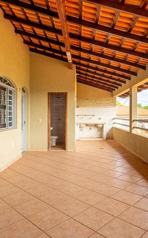Casa à venda com 960m², 6 quartos e 8 vagas Casa à venda com 960m², 6 quartos e 8 vagasVaranda Fundos do 1o Andar