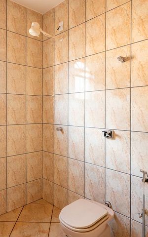 Casa à venda com 960m², 6 quartos e 8 vagas Casa à venda com 960m², 6 quartos e 8 vagasBanheiro 3