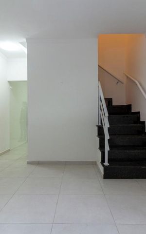 Casa de condomínio à venda com 60m², 2 quartos e 2 vagas Casa de condomínio à venda com 60m², 2 quartos e 2 vagasSala