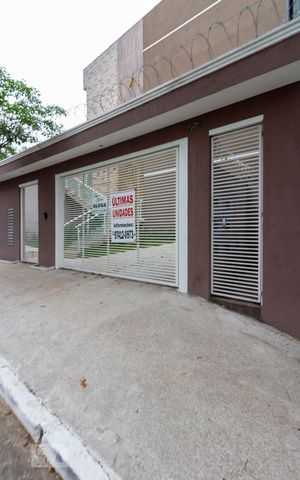 Casa de condomínio à venda com 60m², 2 quartos e 2 vagas Casa de condomínio à venda com 60m², 2 quartos e 2 vagasFachada