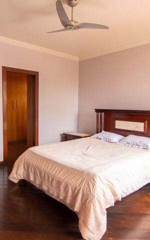 Casa à venda com 390m², 4 quartos e 4 vagas Casa à venda com 390m², 4 quartos e 4 vagasQuarto 3 - Suíte
