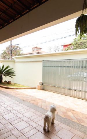 Casa à venda com 390m², 4 quartos e 4 vagas Casa à venda com 390m², 4 quartos e 4 vagasGaragem