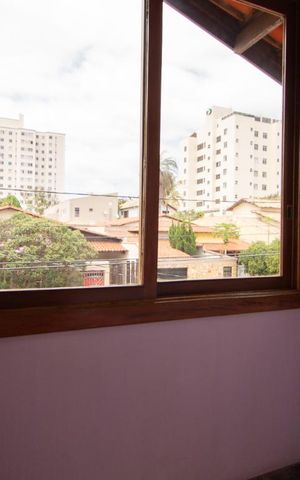 Casa à venda com 390m², 4 quartos e 4 vagas Casa à venda com 390m², 4 quartos e 4 vagasvaranda do quarto 3
