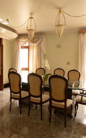 Casa à venda com 390m², 4 quartos e 4 vagas Casa à venda com 390m², 4 quartos e 4 vagasSala de Jantar