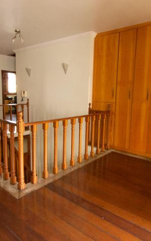 Casa à venda com 390m², 4 quartos e 4 vagas Casa à venda com 390m², 4 quartos e 4 vagasCorredor
