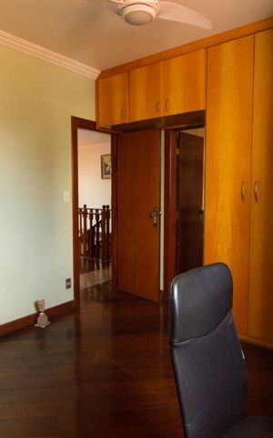 Casa à venda com 390m², 4 quartos e 4 vagas Casa à venda com 390m², 4 quartos e 4 vagasQuarto 2