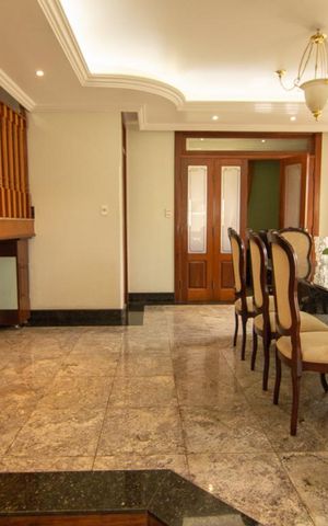 Casa à venda com 390m², 4 quartos e 4 vagas Casa à venda com 390m², 4 quartos e 4 vagasSala de Jantar