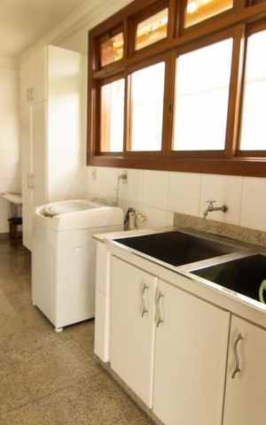 Casa à venda com 390m², 4 quartos e 4 vagas Casa à venda com 390m², 4 quartos e 4 vagasÁrea de Serviço