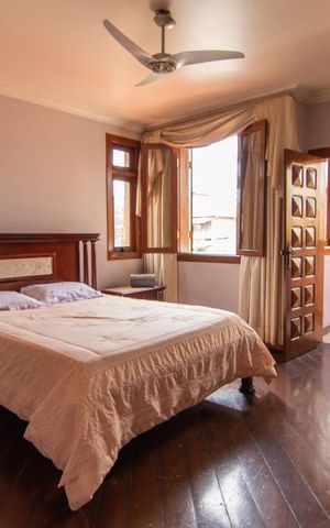Casa à venda com 390m², 4 quartos e 4 vagas Casa à venda com 390m², 4 quartos e 4 vagasQuarto 3 - Suíte