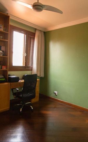 Casa à venda com 390m², 4 quartos e 4 vagas Casa à venda com 390m², 4 quartos e 4 vagasQuarto 2