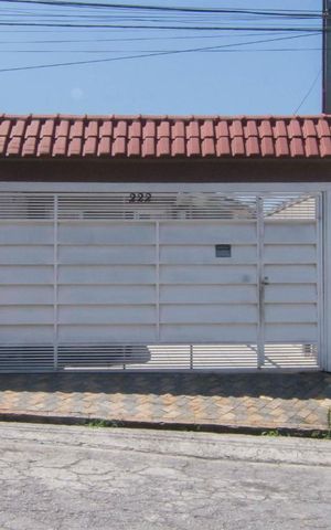 Casa à venda com 260m², 3 quartos e 2 vagasFachada