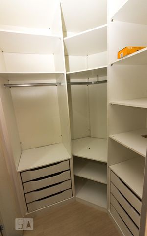 Apartamento para alugar com 58m², 2 quartos e 1 vaga Apartamento para alugar com 58m², 2 quartos e 1 vagaCloset do Quarto