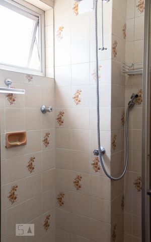 Apartamento para alugar com 70m², 2 quartos e 2 vagas Apartamento para alugar com 70m², 2 quartos e 2 vagasBANHEIRO