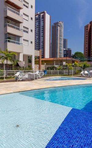 Apartamento à venda com 210m², 3 quartos e 4 vagasÁrea comum - Piscina