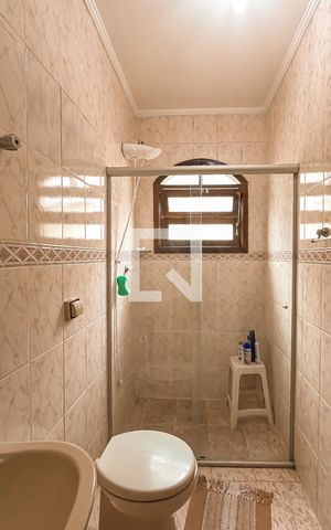 Casa à venda com 180m², 3 quartos e 2 vagasBanheiro