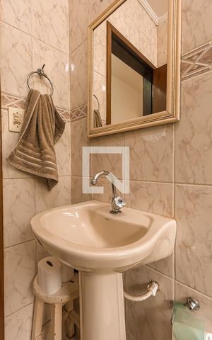 Casa à venda com 180m², 3 quartos e 2 vagasBanheiro