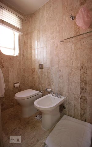 Apartamento à venda com 312m², 4 quartos e 4 vagasBanheiro da suíte 2