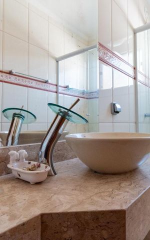 Casa à venda com 280m², 3 quartos e 6 vagasBanheiro 1