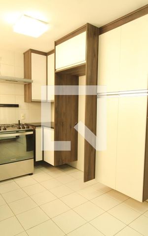 Apartamento para alugar com 107m², 3 quartos e 2 vagasCozinha