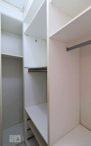 Casa de condomínio à venda com 480m², 3 quartos e 3 vagasCloset da suíte 1