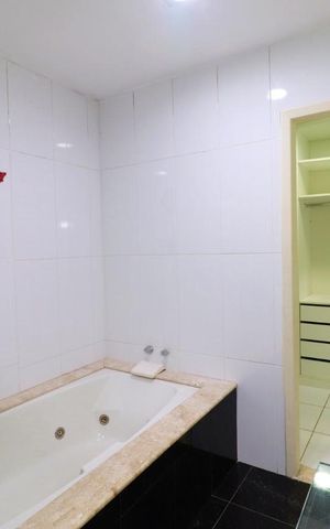 Casa de condomínio à venda com 480m², 3 quartos e 3 vagasBanheiro da Suíte 2