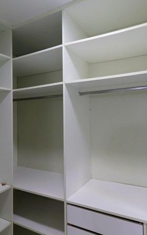 Casa de condomínio à venda com 480m², 3 quartos e 3 vagasCloset da suíte 2