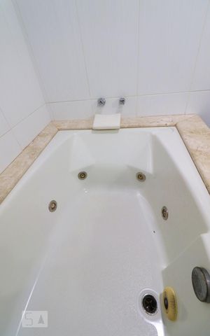 Casa de condomínio à venda com 480m², 3 quartos e 3 vagasBanheiro da Suíte 2