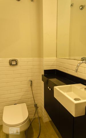 Apartamento à venda com 100m², 2 quartos e 1 vaga Apartamento à venda com 100m², 2 quartos e 1 vagaBanheiro