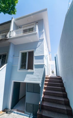 Casa à venda com 300m², 4 quartos e 8 vagas Casa à venda com 300m², 4 quartos e 8 vagasFachada